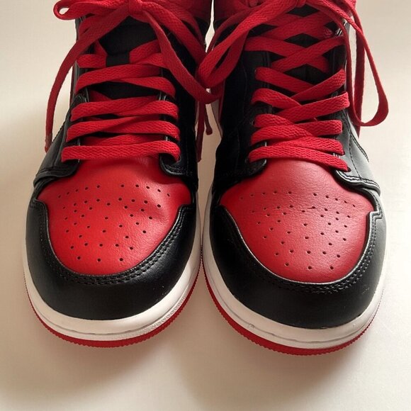 JORDAN 1 MID ALTERNATE BRED (2022) WITH THE BOX RED BLACK - Picture 12 of 16